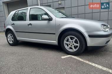 Хетчбек Volkswagen Golf 2002 в Львові