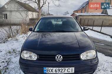 Хетчбек Volkswagen Golf 2002 в Полонному