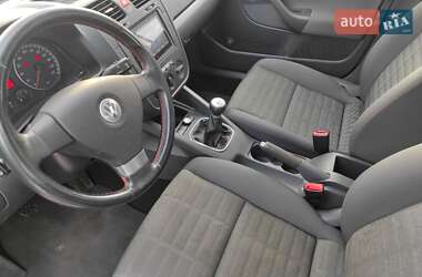 Хетчбек Volkswagen Golf 2006 в Сарнах