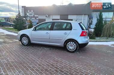 Хетчбек Volkswagen Golf 2006 в Сарнах