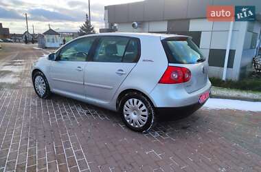 Хетчбек Volkswagen Golf 2006 в Сарнах