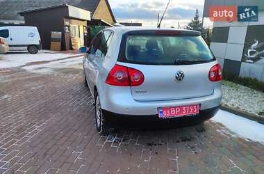 Хетчбек Volkswagen Golf 2006 в Сарнах