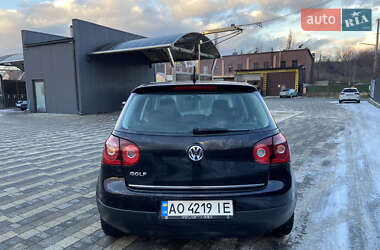 Хэтчбек Volkswagen Golf 2008 в Сваляве