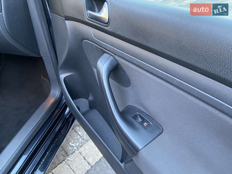 Хетчбек Volkswagen Golf 2008 в Сваляві