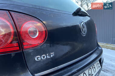 Хэтчбек Volkswagen Golf 2008 в Сваляве