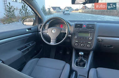 Хетчбек Volkswagen Golf 2005 в Луцьку