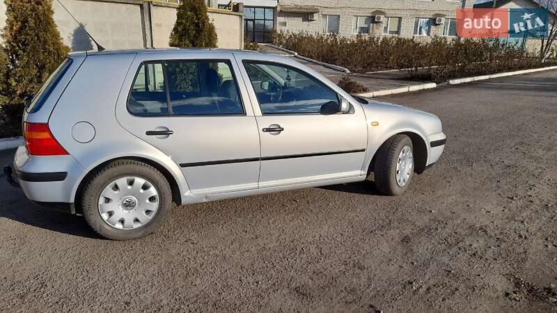 Хетчбек Volkswagen Golf 1998 в Роздільній