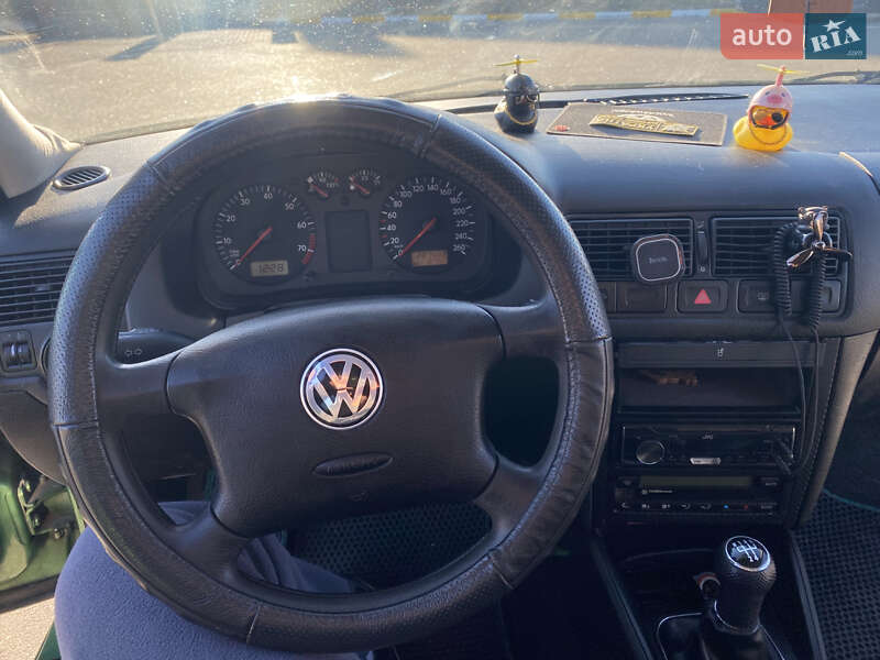 Хетчбек Volkswagen Golf 1998 в Києві