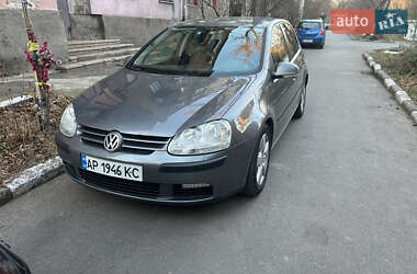 Хетчбек Volkswagen Golf 2004 в Запоріжжі