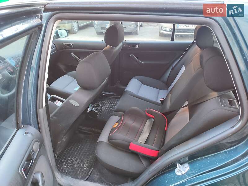 Хэтчбек Volkswagen Golf 2002 в Тернополе
