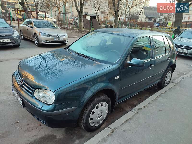 Хетчбек Volkswagen Golf 2002 в Тернополі