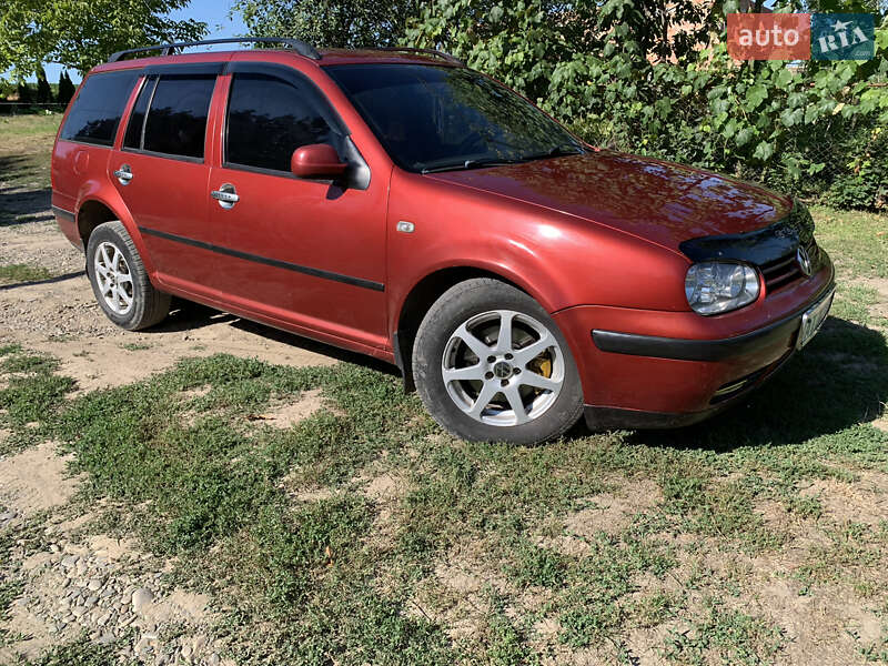 Універсал Volkswagen Golf 1999 в Чернівцях