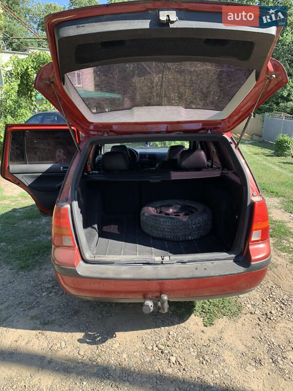 Універсал Volkswagen Golf 1999 в Чернівцях
