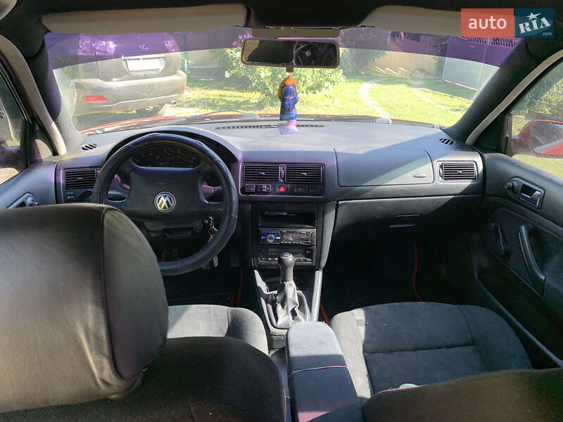 Універсал Volkswagen Golf 1999 в Чернівцях