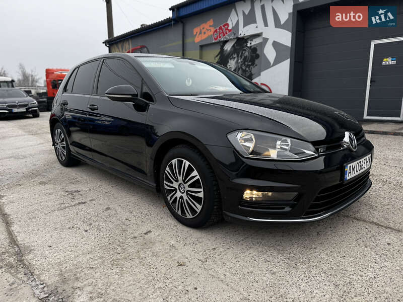 Хэтчбек Volkswagen Golf 2016 в Житомире