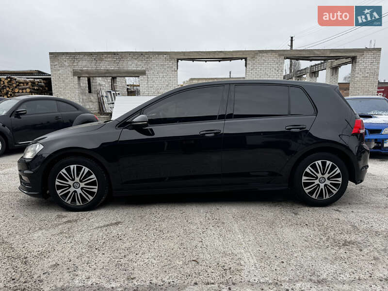 Хэтчбек Volkswagen Golf 2016 в Житомире