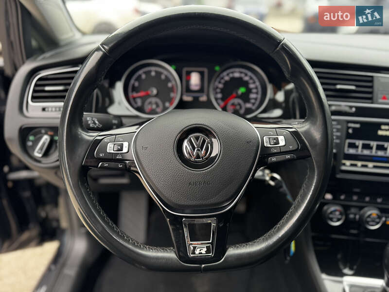 Хэтчбек Volkswagen Golf 2016 в Житомире