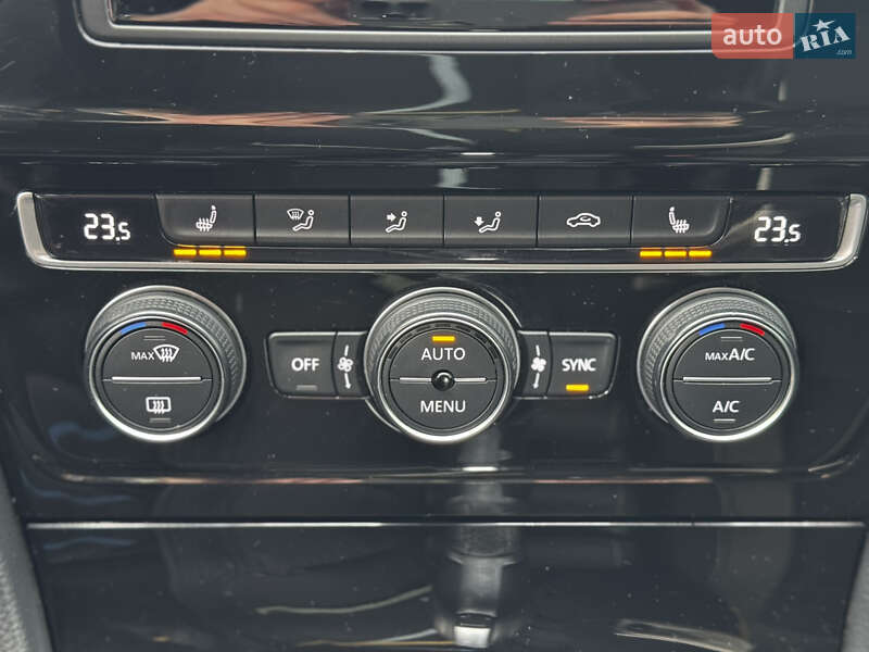 Хэтчбек Volkswagen Golf 2016 в Житомире