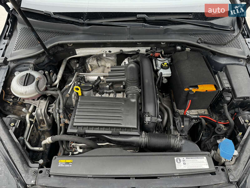 Хэтчбек Volkswagen Golf 2016 в Житомире
