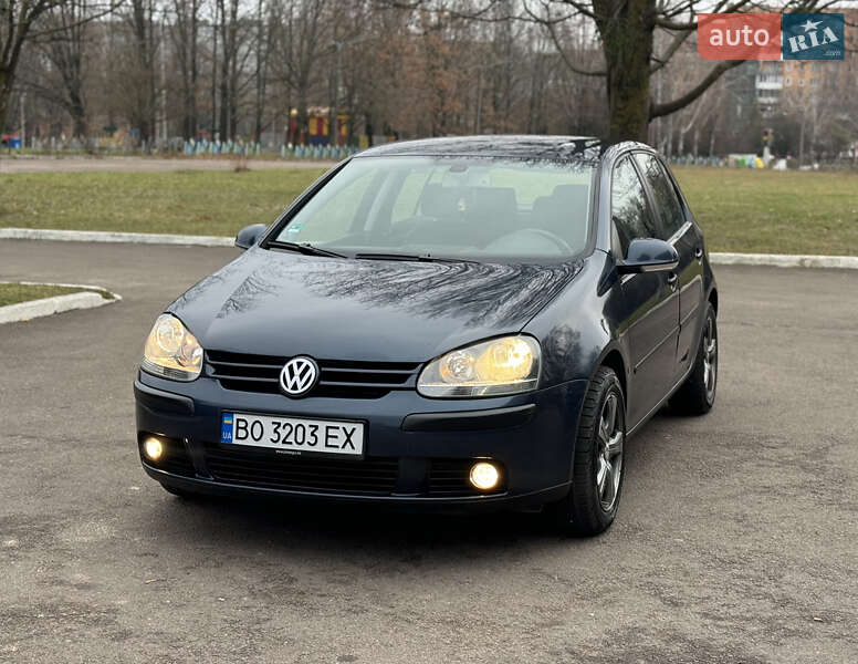 Хетчбек Volkswagen Golf 2004 в Рівному