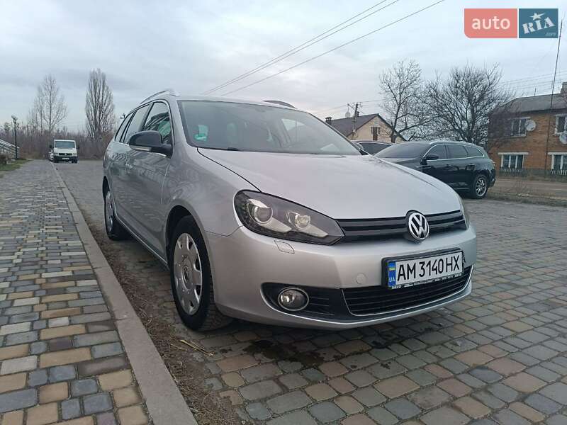 Универсал Volkswagen Golf 2012 в Житомире