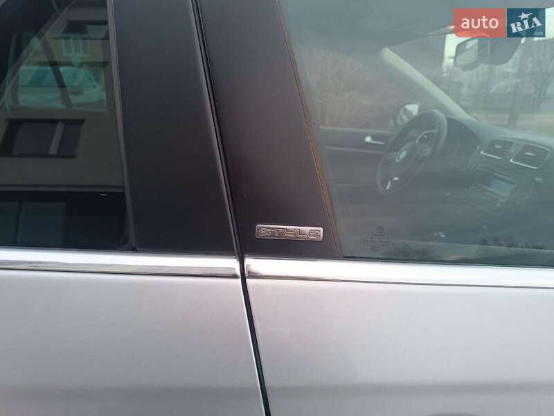 Универсал Volkswagen Golf 2012 в Житомире