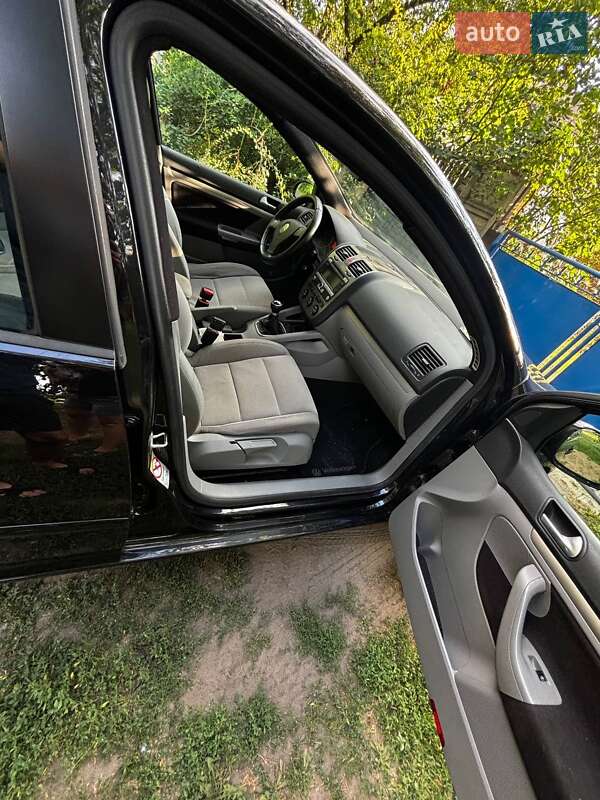 Хэтчбек Volkswagen Golf 2007 в Полтаве