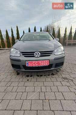 Хетчбек Volkswagen Golf 2004 в Надвірній