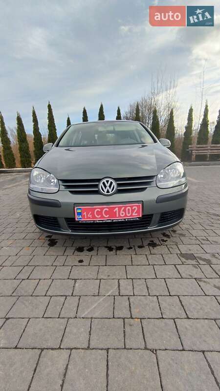 Хетчбек Volkswagen Golf 2004 в Надвірній