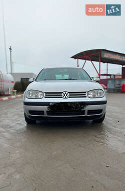 Хетчбек Volkswagen Golf 2002 в Чернівцях