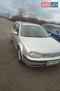 Універсал Volkswagen Golf 2002 в Новояворівську