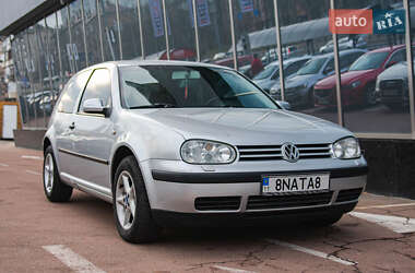 Хетчбек Volkswagen Golf 2002 в Києві