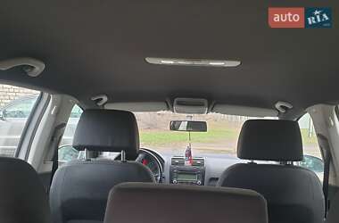 Хетчбек Volkswagen Golf 2005 в Вознесенську