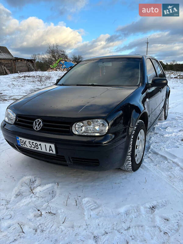 Хетчбек Volkswagen Golf 2003 в Володимирці