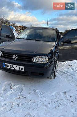 Хетчбек Volkswagen Golf 2003 в Володимирці