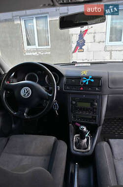 Хетчбек Volkswagen Golf 2003 в Володимирці