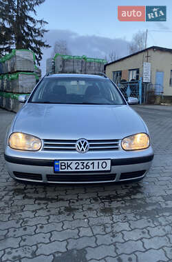 Універсал Volkswagen Golf 2002 в Сарнах