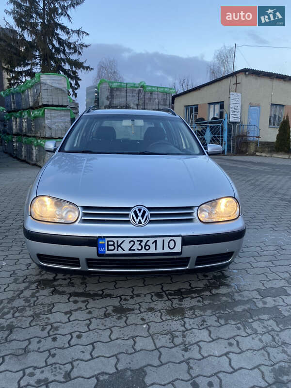 Універсал Volkswagen Golf 2002 в Сарнах