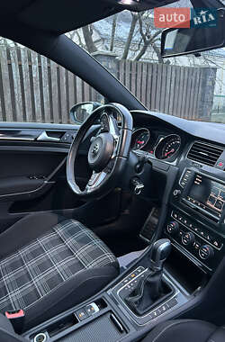 Универсал Volkswagen Golf 2016 в 