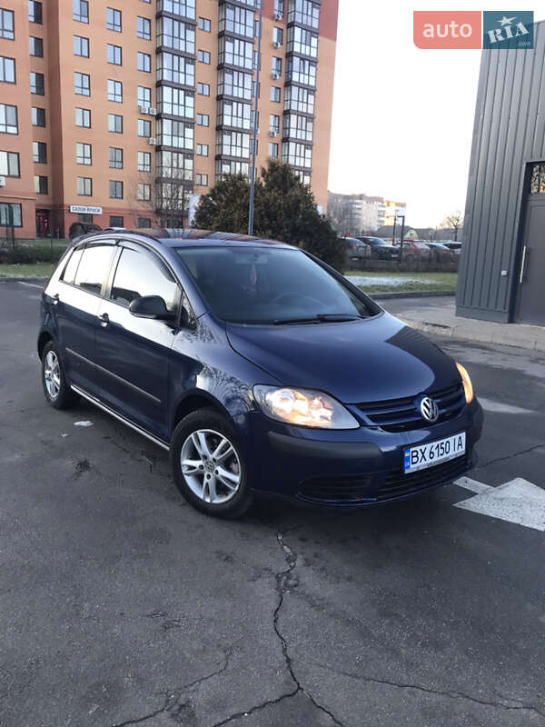 Хэтчбек Volkswagen Golf 2009 в 