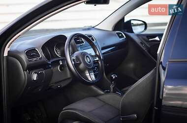 Хэтчбек Volkswagen Golf 2009 в 