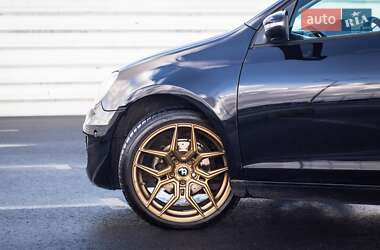 Хэтчбек Volkswagen Golf 2009 в 