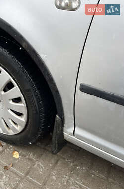 Хэтчбек Volkswagen Golf 2002 в 