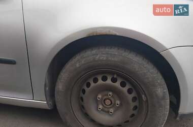 Хэтчбек Volkswagen Golf 2005 в 