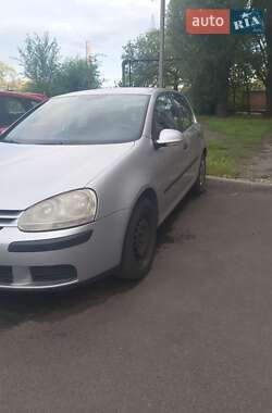 Хэтчбек Volkswagen Golf 2005 в 