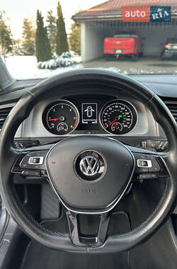 Хэтчбек Volkswagen Golf 2014 в Киеве