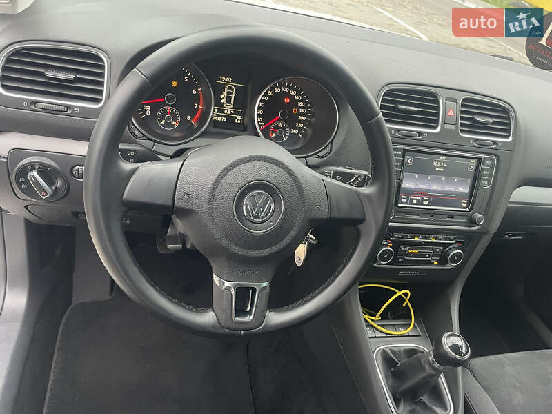 Хэтчбек Volkswagen Golf 2009 в Луцке
