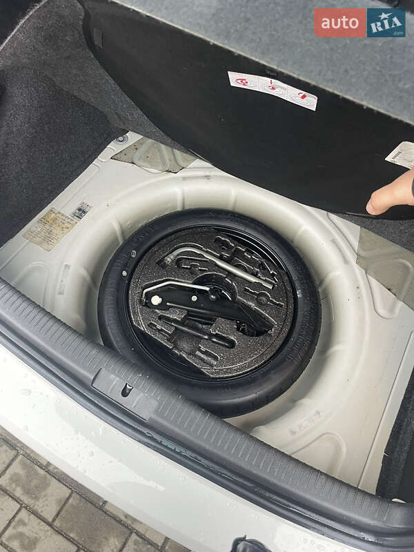 Хэтчбек Volkswagen Golf 2009 в Луцке