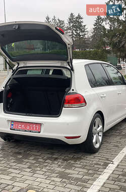 Хэтчбек Volkswagen Golf 2009 в 