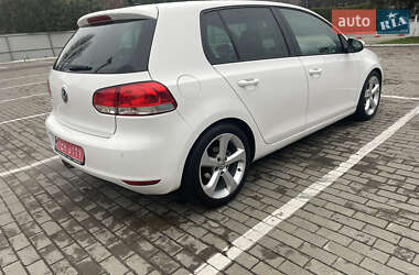 Хэтчбек Volkswagen Golf 2009 в 